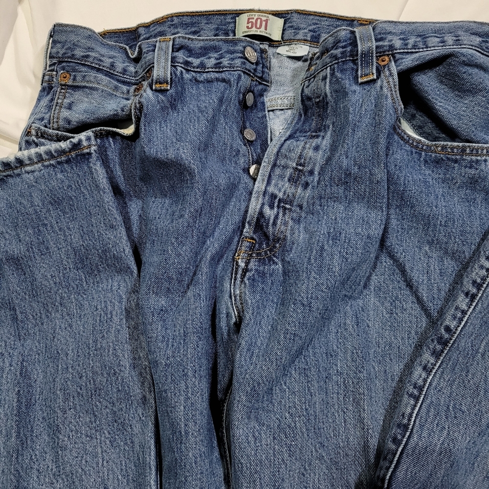 (790) Levi's Men's 501 Jean's, Size W38 L34. Pre-owned fair condition
